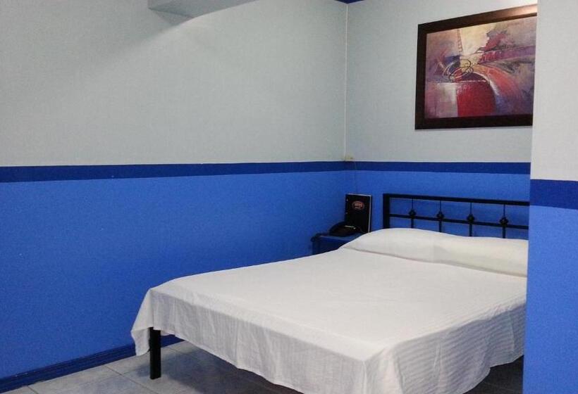 Kokomos Hotel And Restaurant