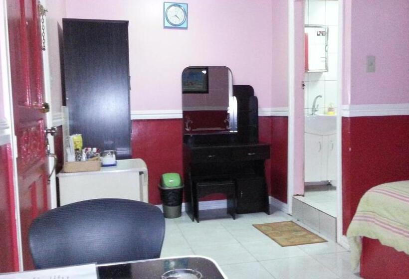 Kokomos Hotel And Restaurant