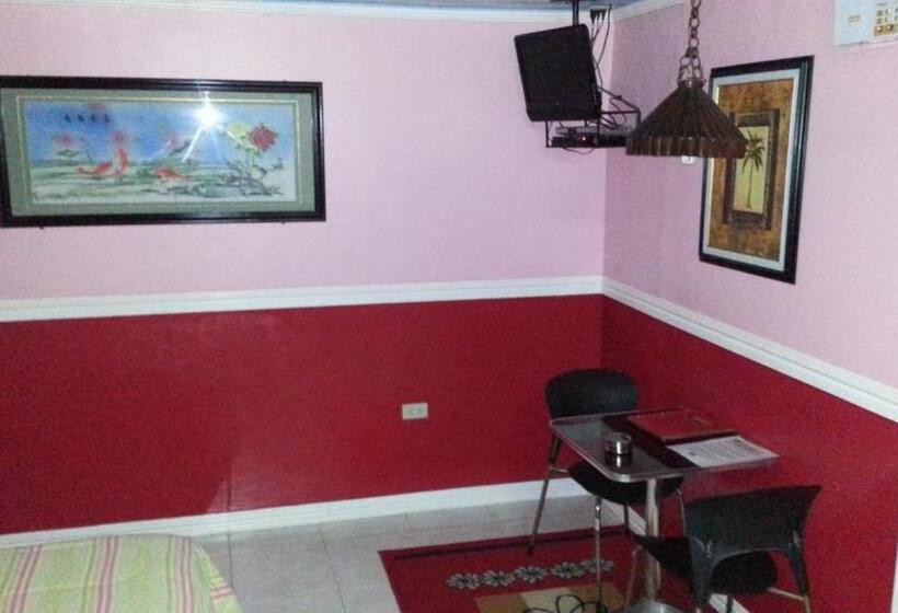 Kokomos Hotel And Restaurant