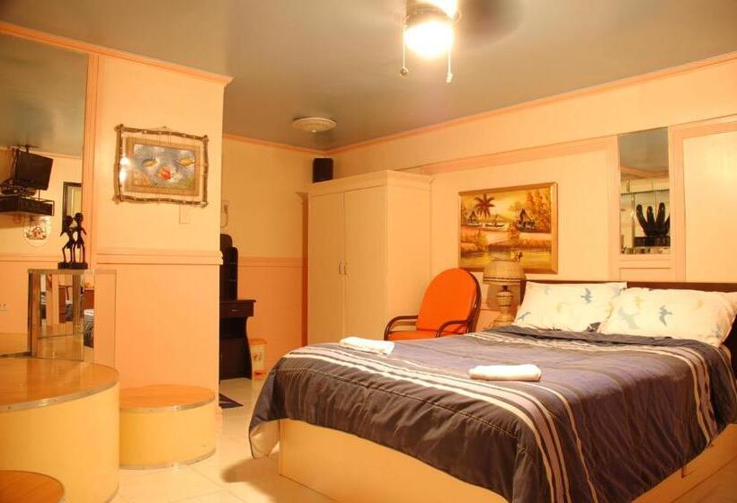 Kokomos Hotel And Restaurant