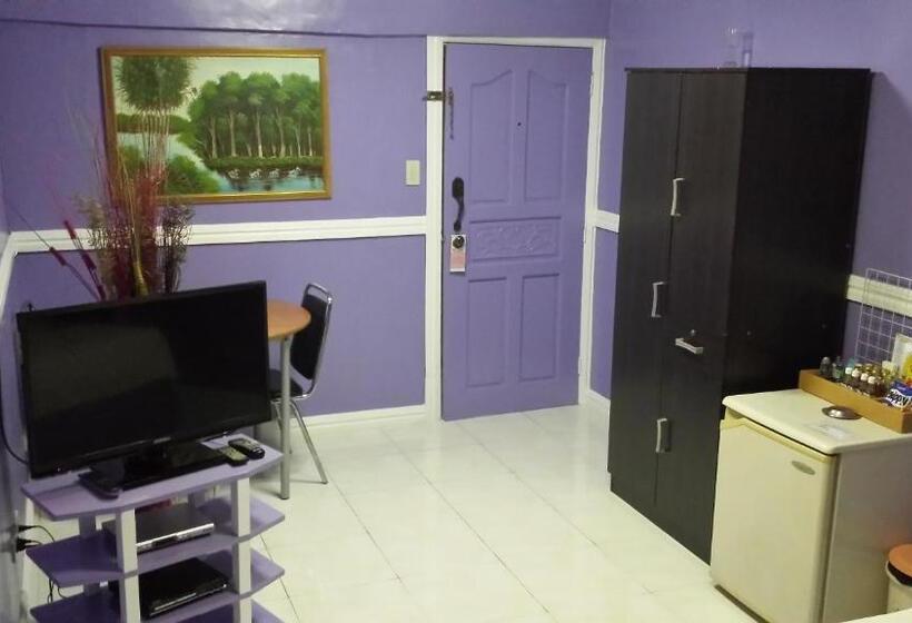 Kokomos Hotel And Restaurant