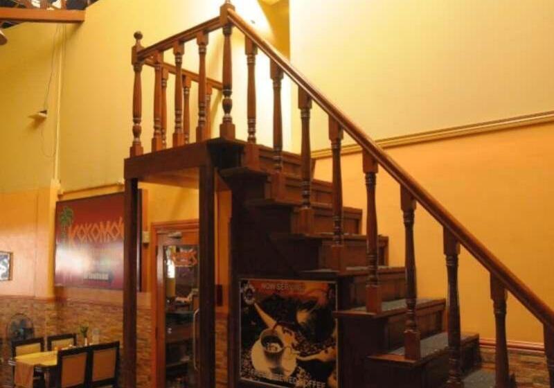 Kokomos Hotel And Restaurant