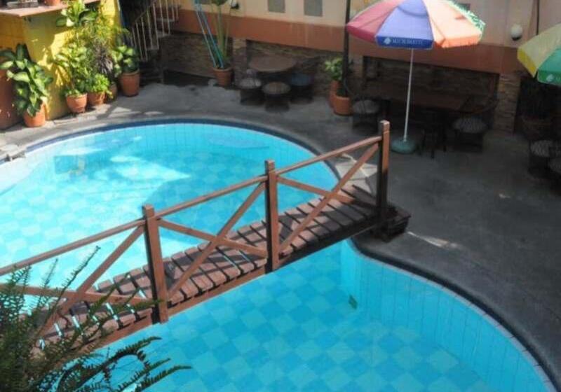 Kokomos Hotel And Restaurant