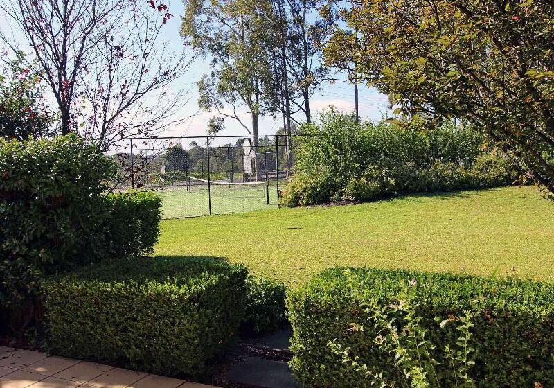 Отель Mercure Hunter Valley Gardens