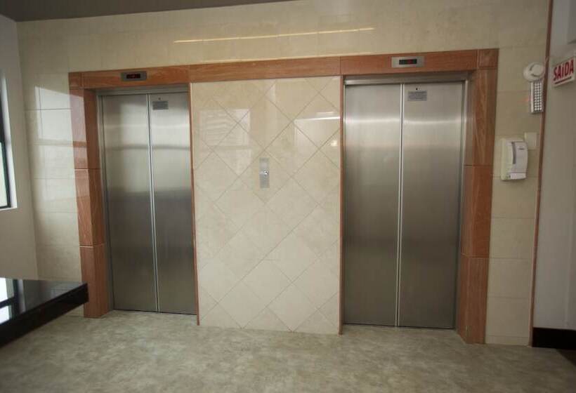 Mogano Business Hotel Eletroposto