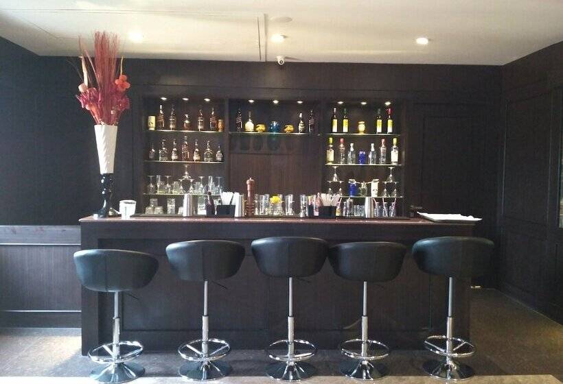 בית מלון כפרי Orchha Palace And Convention Centre