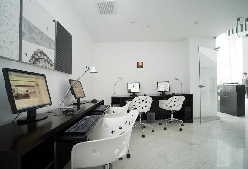 Radisson Hotel Decapolis Miraflores