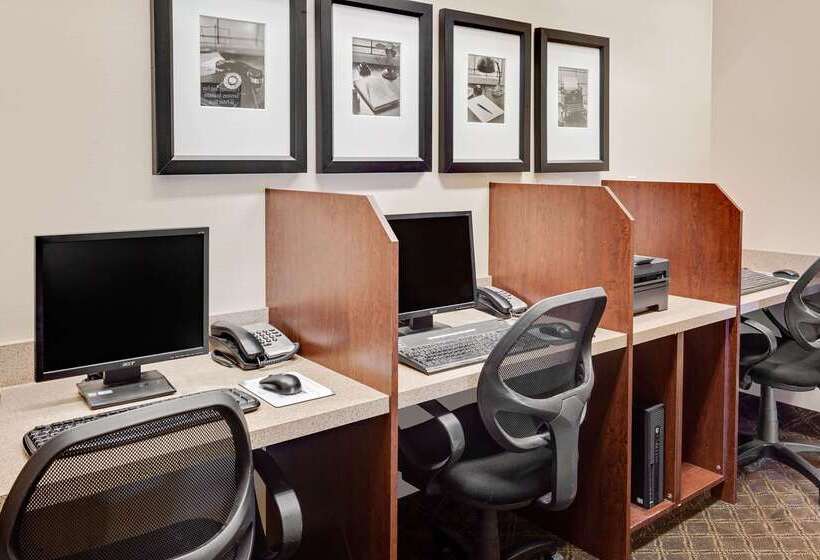 فندق Ramada By Wyndham Lac La Biche