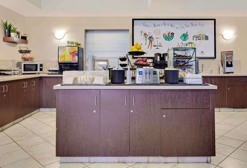 فندق Ramada By Wyndham Lac La Biche