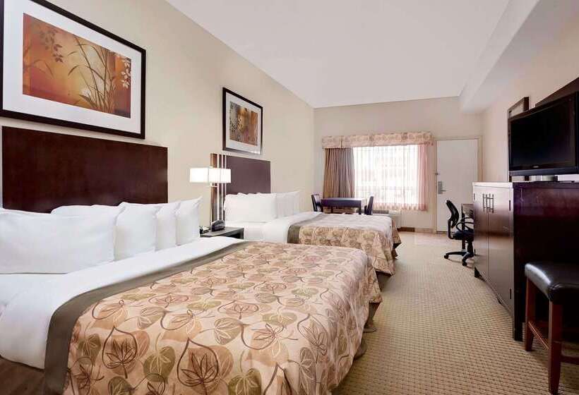 فندق Ramada By Wyndham Lac La Biche