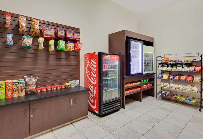 فندق Ramada By Wyndham Lac La Biche