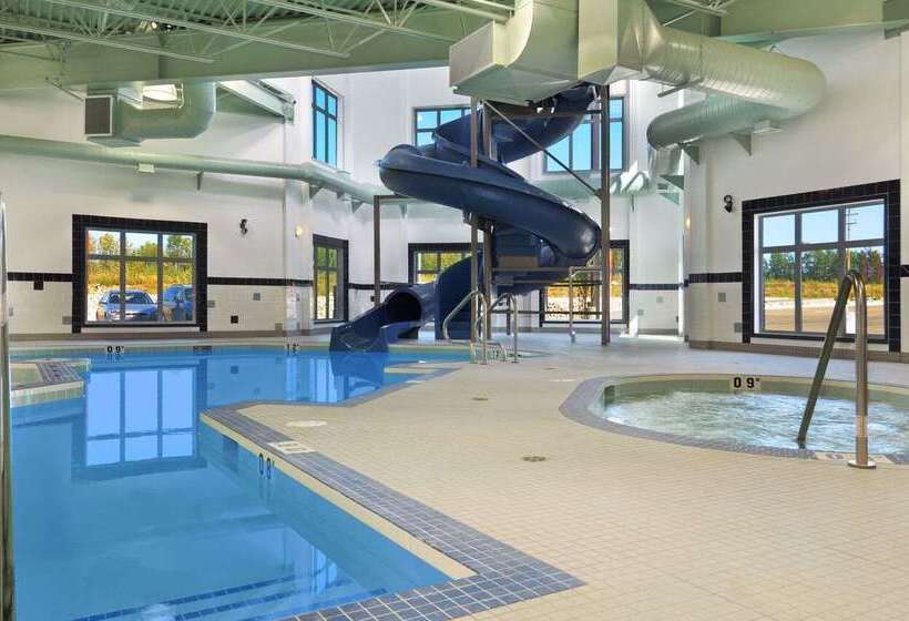 فندق Ramada By Wyndham Lac La Biche