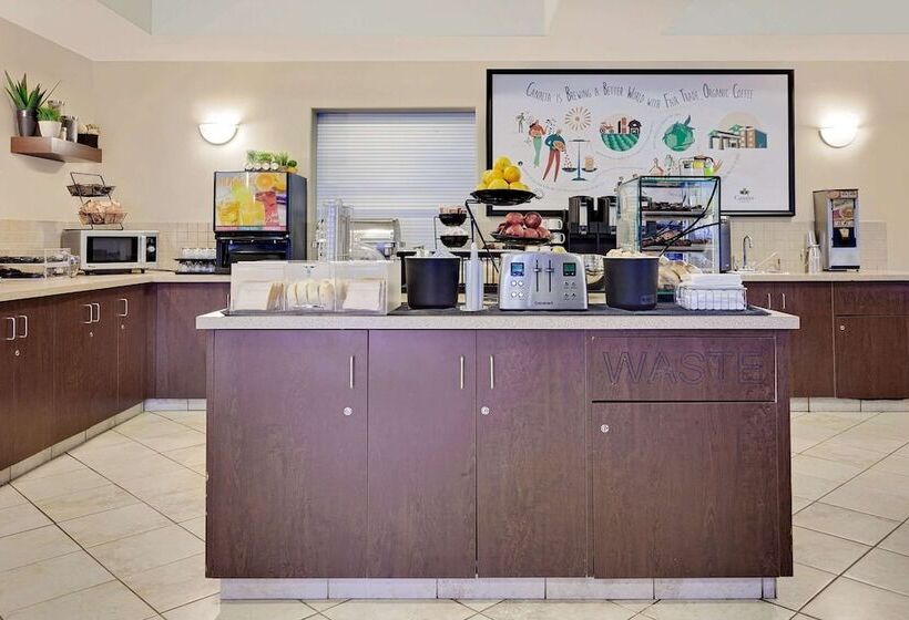 فندق Ramada By Wyndham Lac La Biche