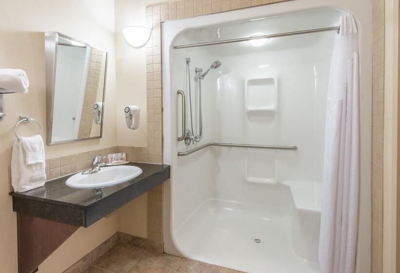 فندق Ramada By Wyndham Lac La Biche