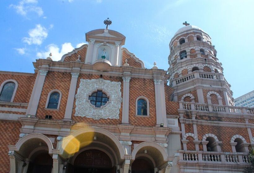 Отель Ramada By Wyndham Manila Central