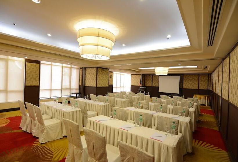 Отель Ramada By Wyndham Manila Central