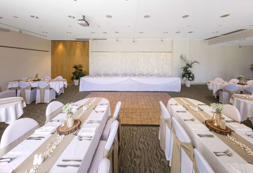 هتل Ramada By Wyndham Marcoola Beach