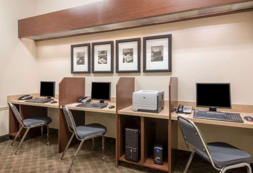 Hotel Ramada By Wyndham Wainwright