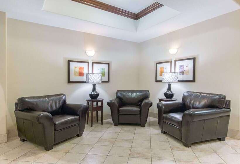 Hotel Ramada By Wyndham Wainwright