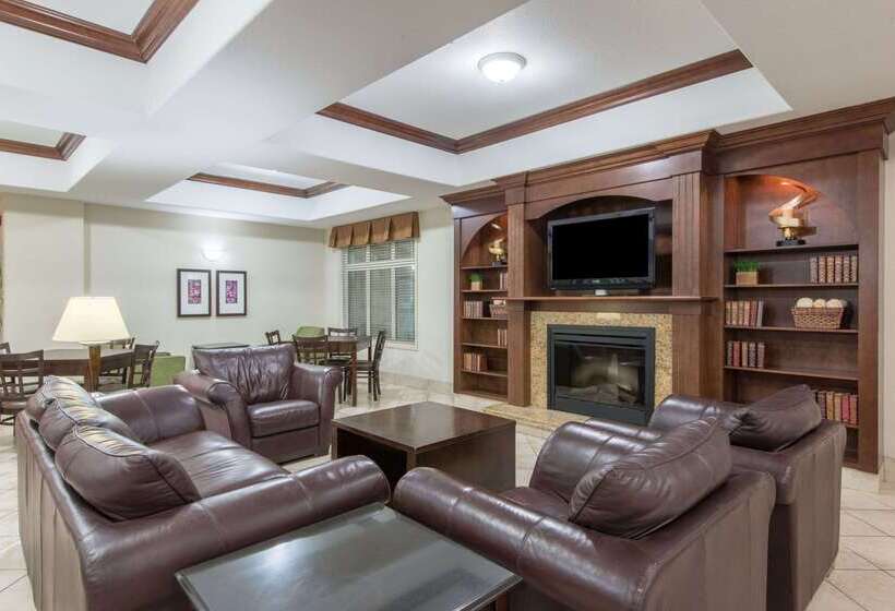 Hotel Ramada By Wyndham Wainwright