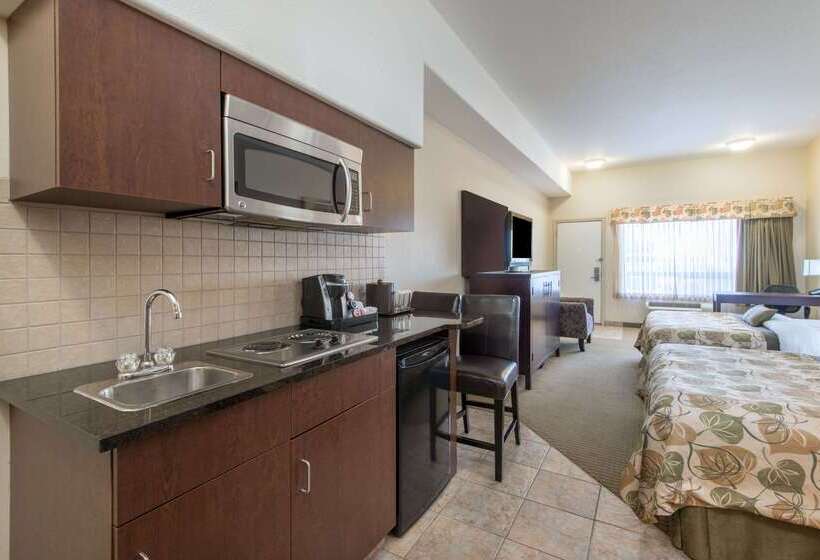 Hotel Ramada By Wyndham Wainwright