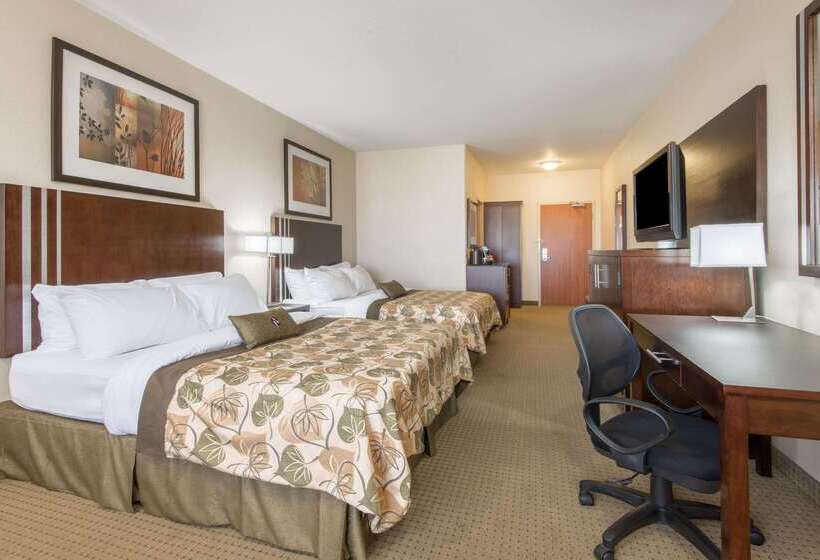 Hotel Ramada By Wyndham Wainwright