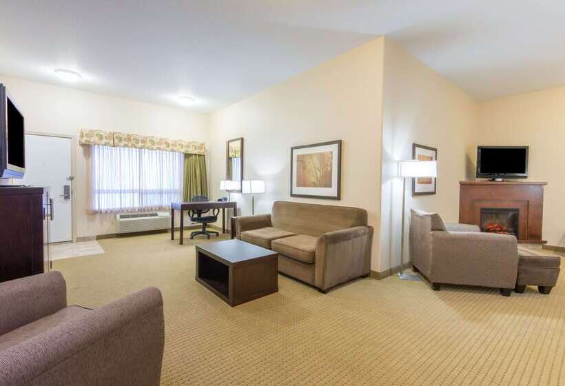 Hotel Ramada By Wyndham Wainwright