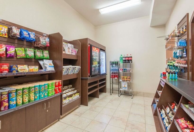 Hotel Ramada By Wyndham Wainwright