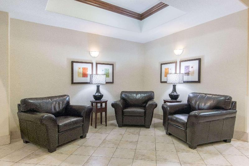 Hotel Ramada By Wyndham Wainwright