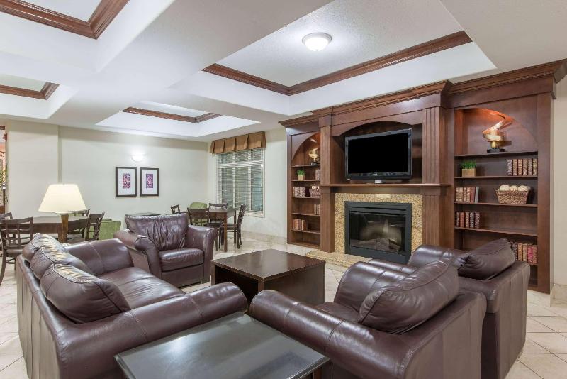 Hotel Ramada By Wyndham Wainwright