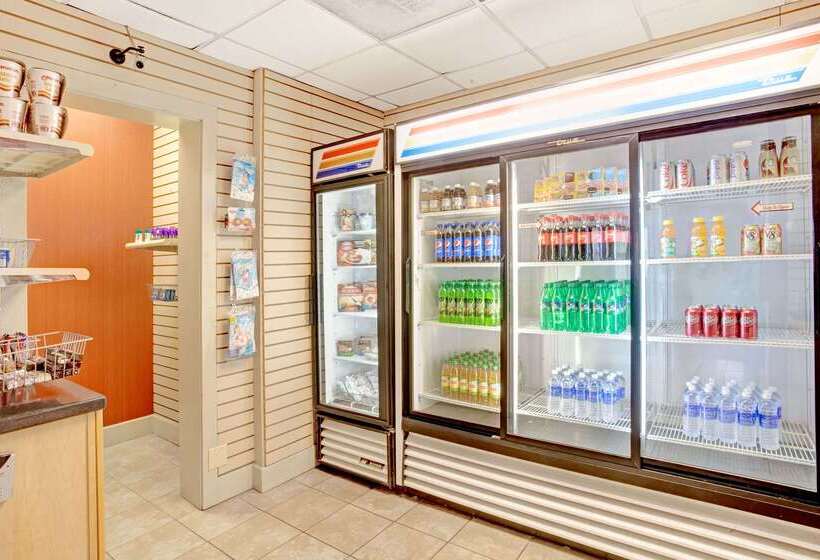 ホテル Ramada By Wyndham West Memphis