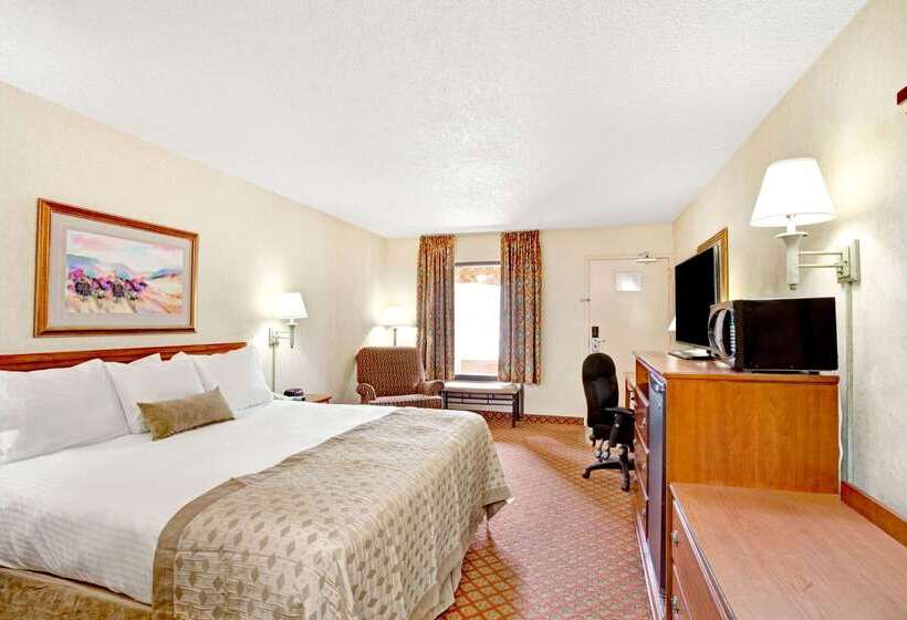 ホテル Ramada By Wyndham West Memphis