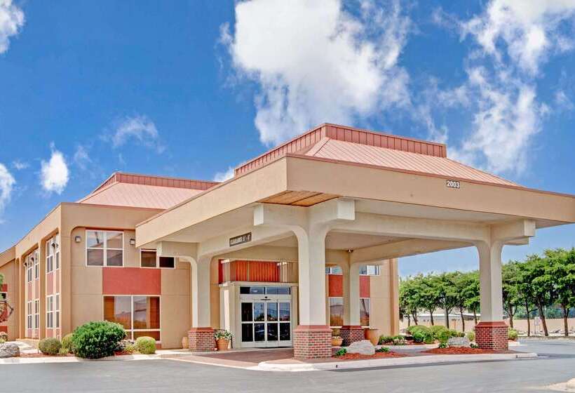 ホテル Ramada By Wyndham West Memphis