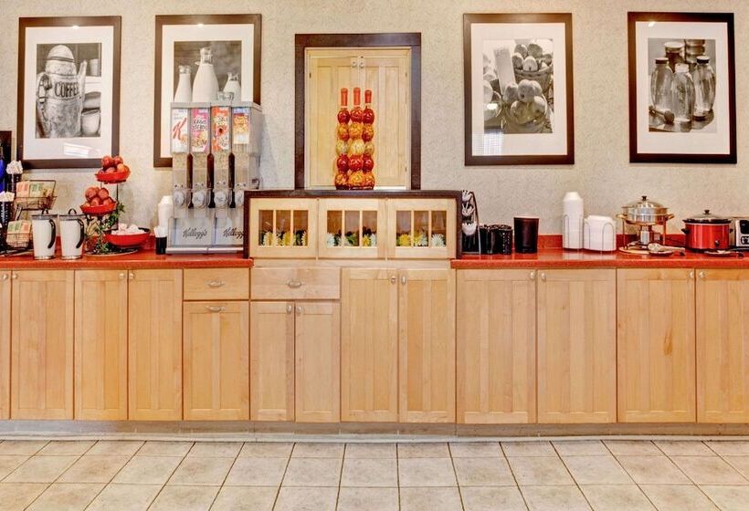 فندق Ramada By Wyndham West Memphis