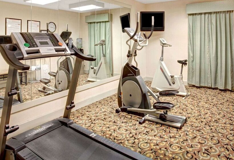 ホテル Ramada By Wyndham West Memphis