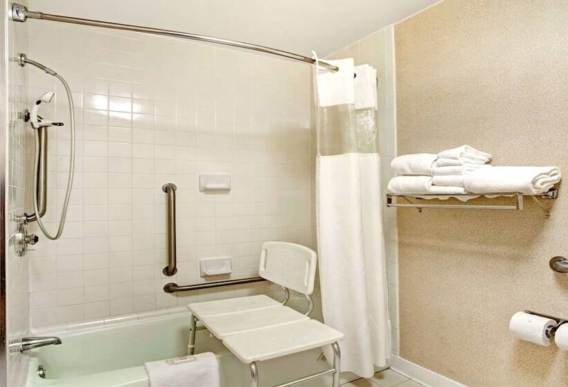 فندق Ramada By Wyndham West Memphis