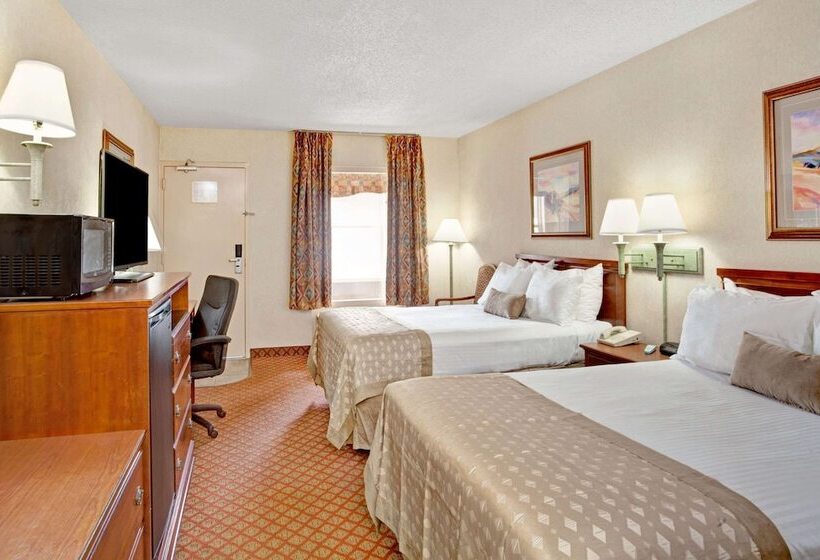 ホテル Ramada By Wyndham West Memphis