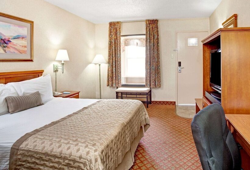 ホテル Ramada By Wyndham West Memphis