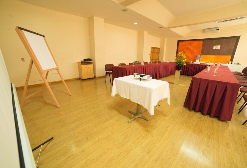 هتل Regina Resort & Convenciones