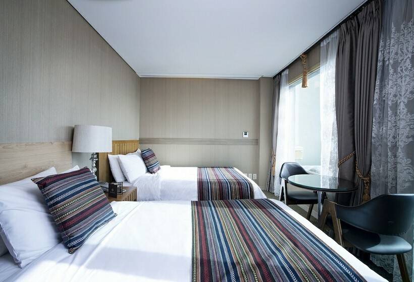 Отель Ritz Plaza