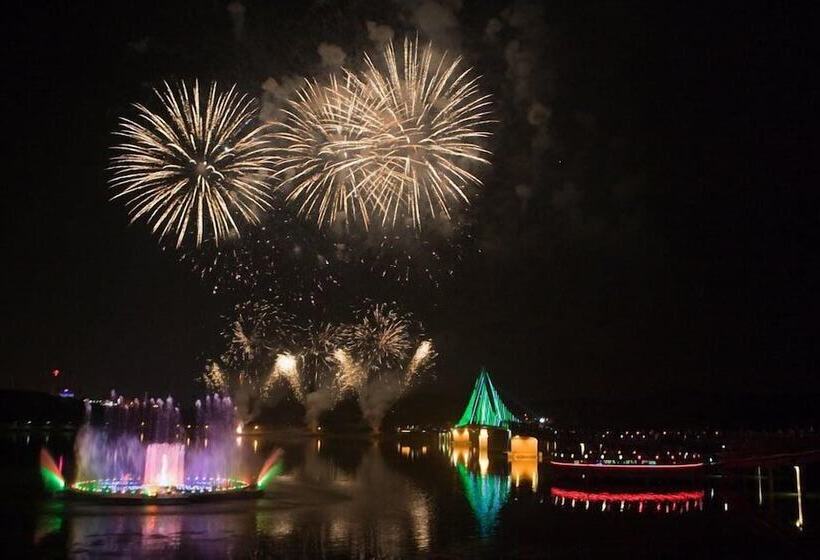 Отель Ritz Plaza