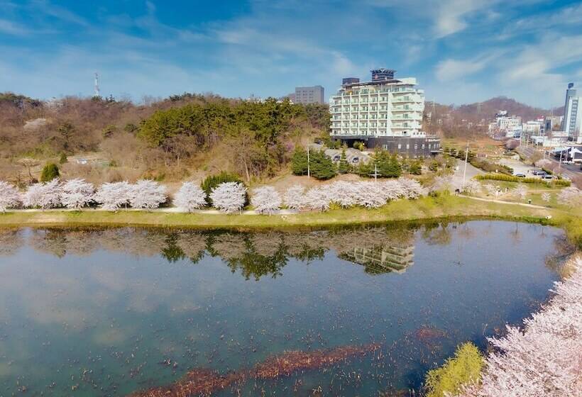 Отель Ritz Plaza