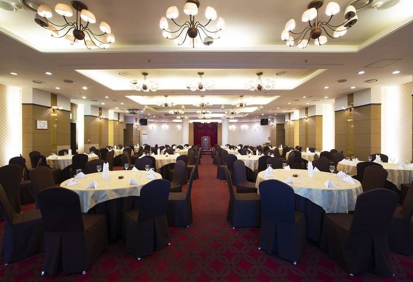 Отель Ritz Plaza