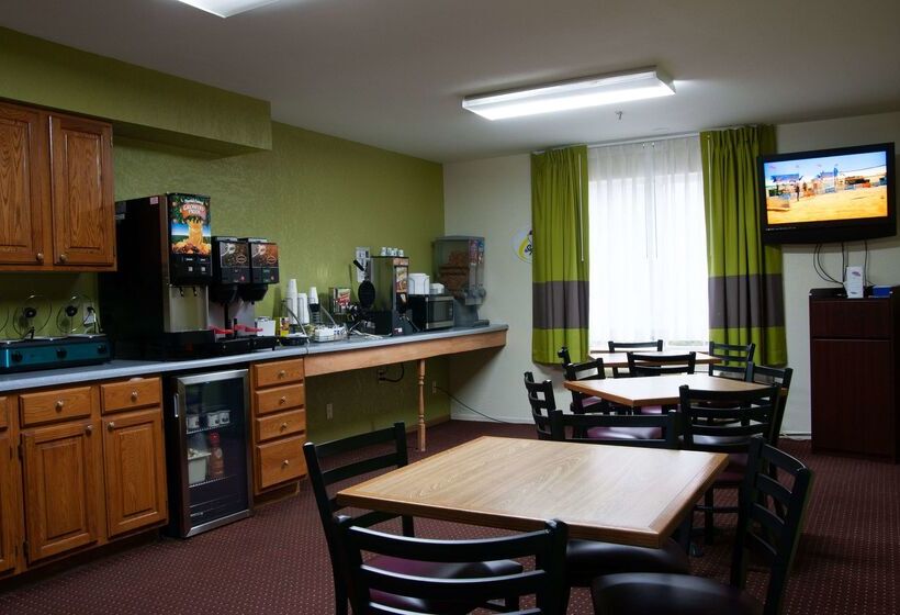 Отель Super 8 By Wyndham Arkansas City Ks