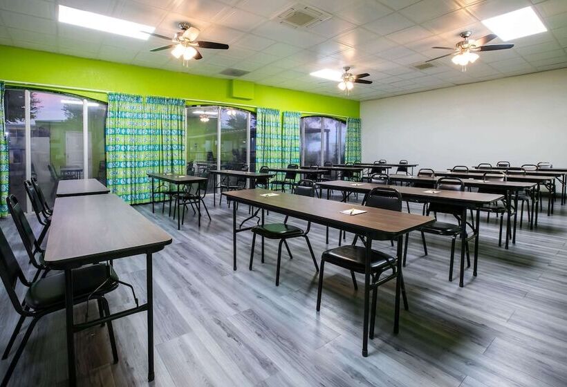 בית מלון כפרי Super 8 By Wyndham Ft Stockton