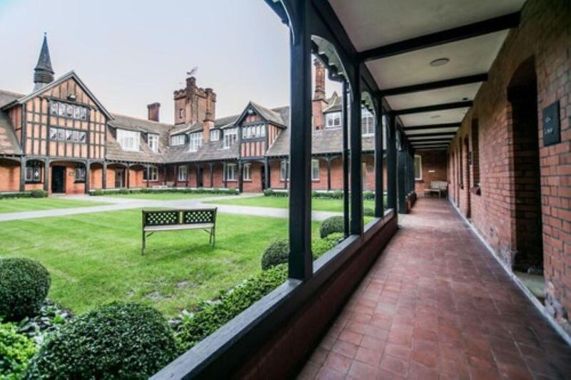 Отель The Pillar