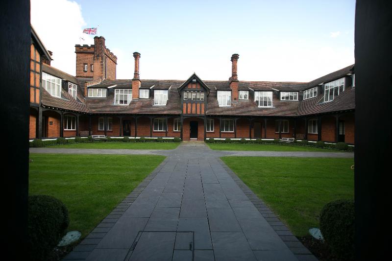 Отель The Pillar