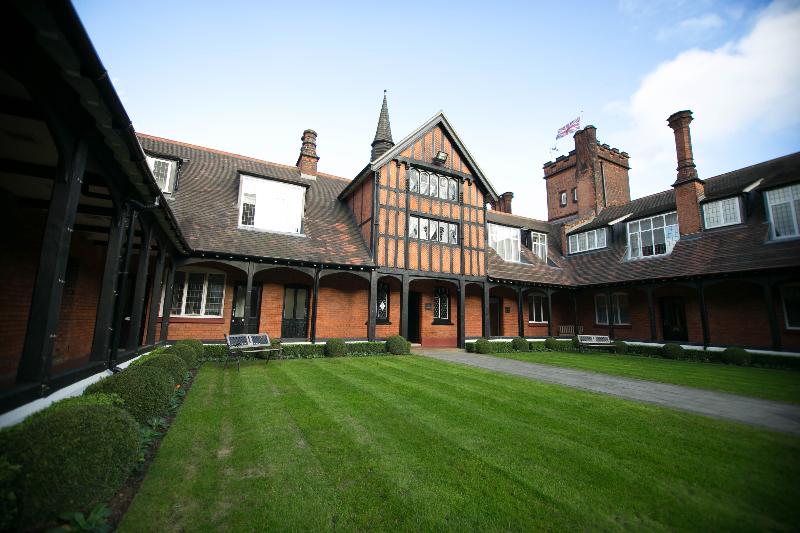 Отель The Pillar