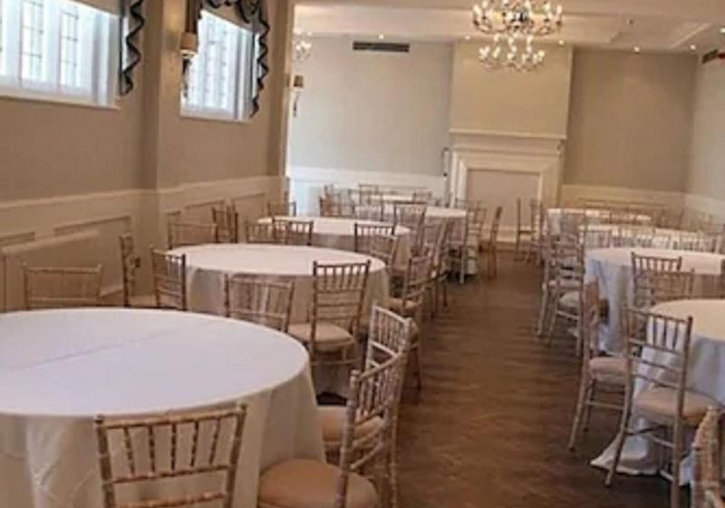 Отель The Pillar