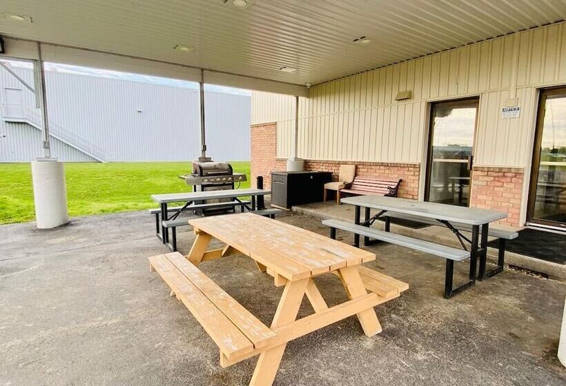 فندق Wallaceburg Inn